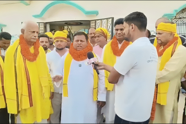बरौली से जन सुराज प्रत्याशी फैज अहमद का नामांकन, सभी दावेदारों ने दिखाया एकजुटता